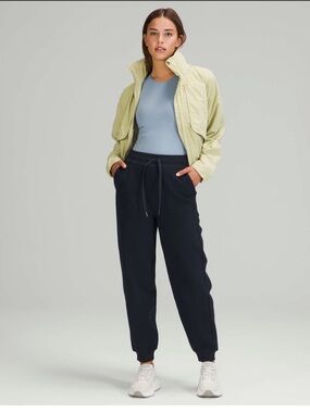 Lululemon • Scuba Relaxed High-Rise
Jogger • Size 6